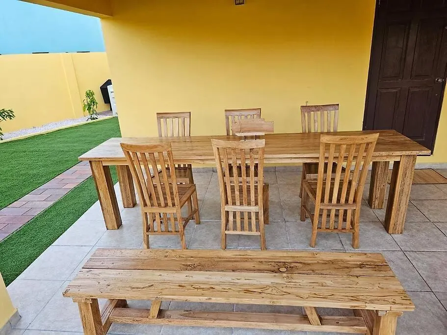 Yellow Cunucu-4 Bedrooms House Oranjestad