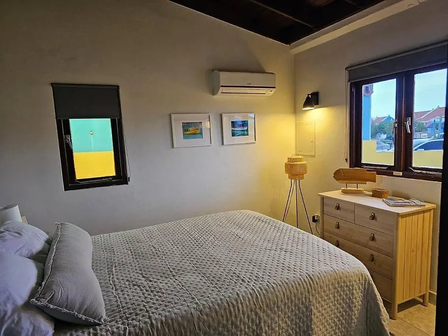 Casa de Férias Yellow Cunucu-4 Bedrooms House Oranjestad