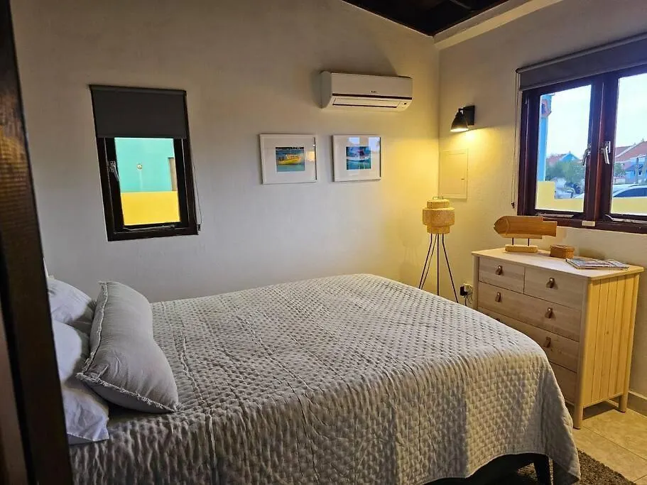 Yellow Cunucu-4 Bedrooms House Oranjestad Casa de Férias
