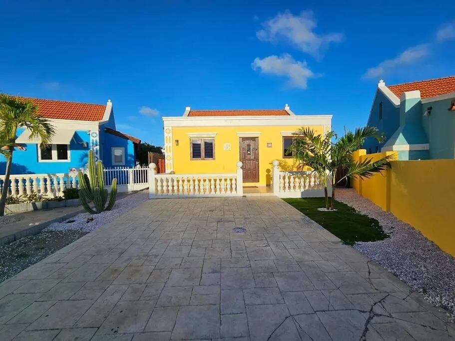 Yellow Cunucu-4 Bedrooms House Oranjestad