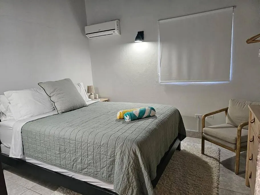 Casa de Férias Yellow Cunucu-4 Bedrooms House Oranjestad