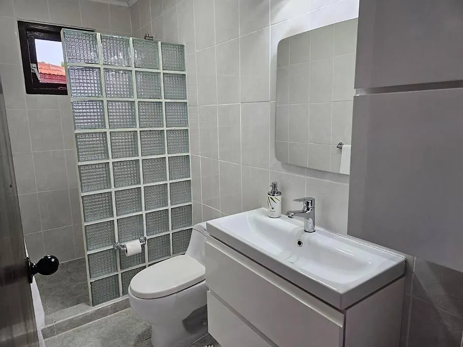 Yellow Cunucu-4 Bedrooms House Oranjestad 0*,