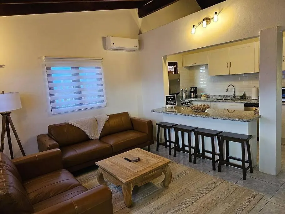 Casa de Férias Yellow Cunucu-4 Bedrooms House Oranjestad Aruba